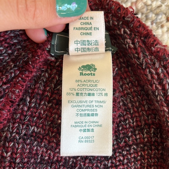 |4 for $20| 🤍 ROOTS Burgundy Heathered Tuque - Picture 5 of 7